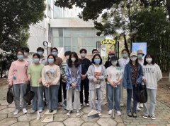 304am永利集团开展“发扬雷锋精神，打扫校园卫生”活动