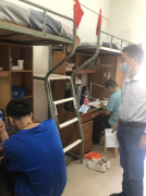 304am永利集团领导下宿舍查看2022级法学专业员工第一周上网课情况